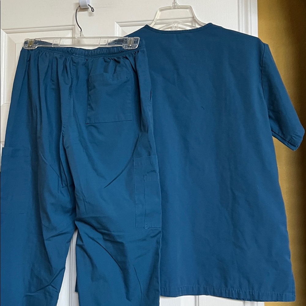 Dagacci scrub sets - Picture 3 of 9
